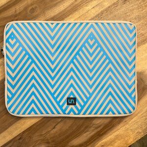 Get Uncommon Laptop zipper sleeve. Measures 14” across